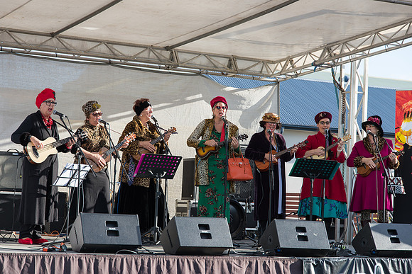 Ukeloveys - Lantern Parade Carnivale stage