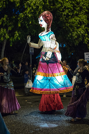 Dancing lady lantern