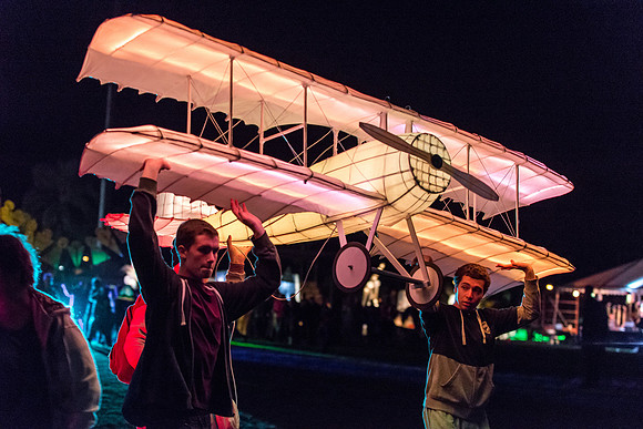Bi-plane lantern