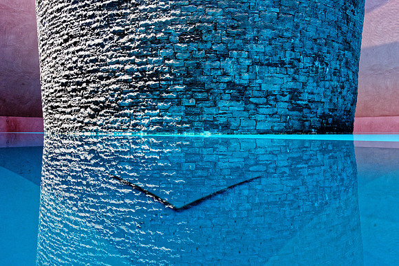 Pillar in blue