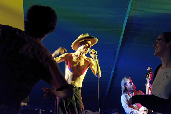 Jimmy Willing performing